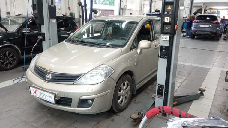 Nissan Tiida 2010 года, 229 000 км - вид 1