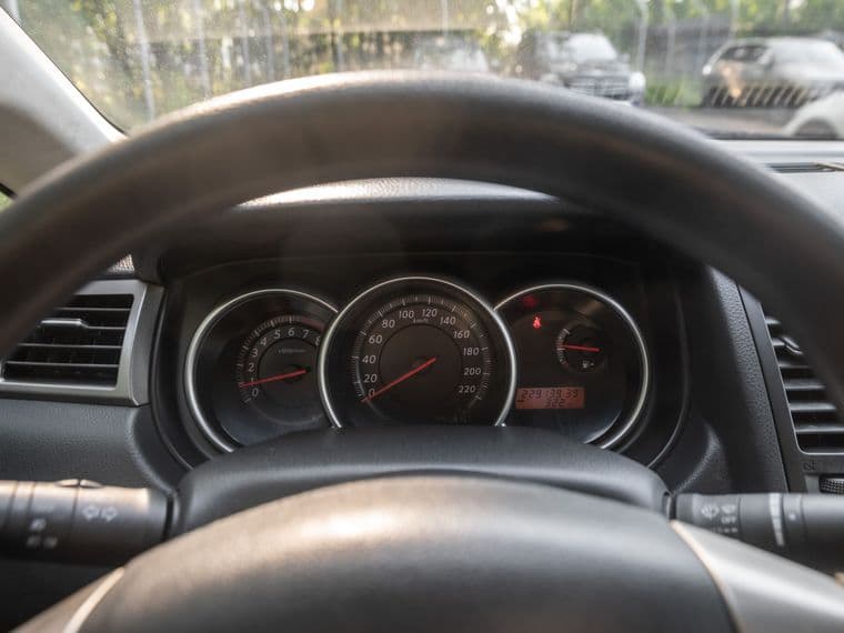 Nissan Tiida, 2010 - вид 4