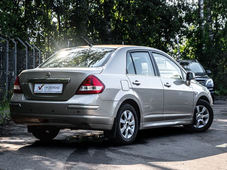 Nissan Tiida, 2010 - вид 1