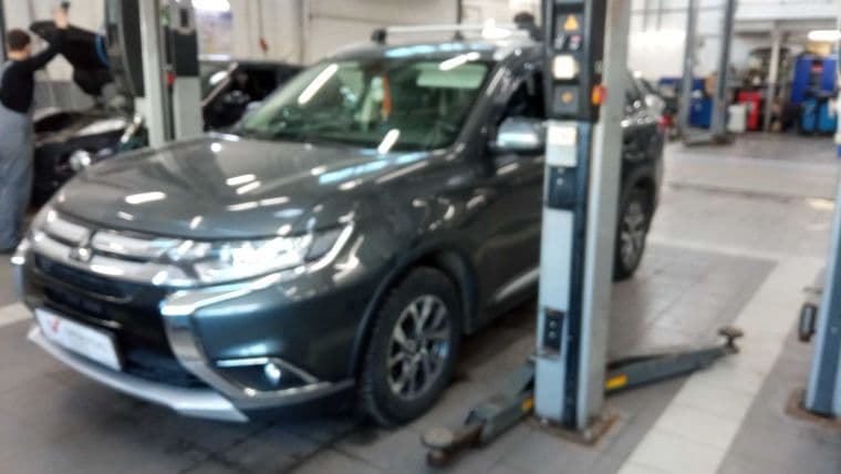 Mitsubishi Outlander 2015 года, 75 651 км - вид 2