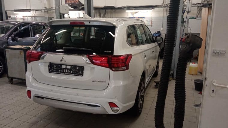 Mitsubishi Outlander, 2022 - вид 3