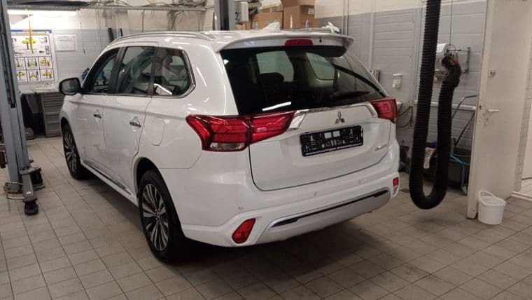 Mitsubishi Outlander, 2022 - вид 2