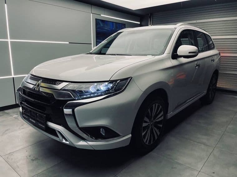 Mitsubishi Outlander, 2022
