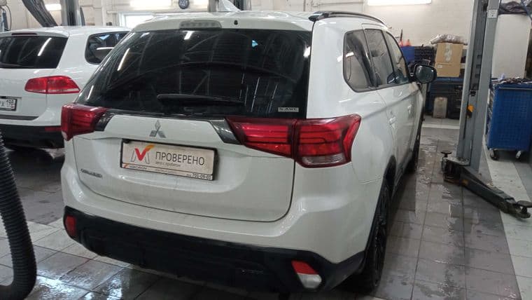 Mitsubishi Outlander, 2020 - вид 2