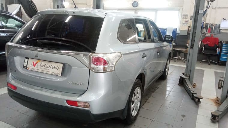 Mitsubishi Outlander, 2013 - вид 2