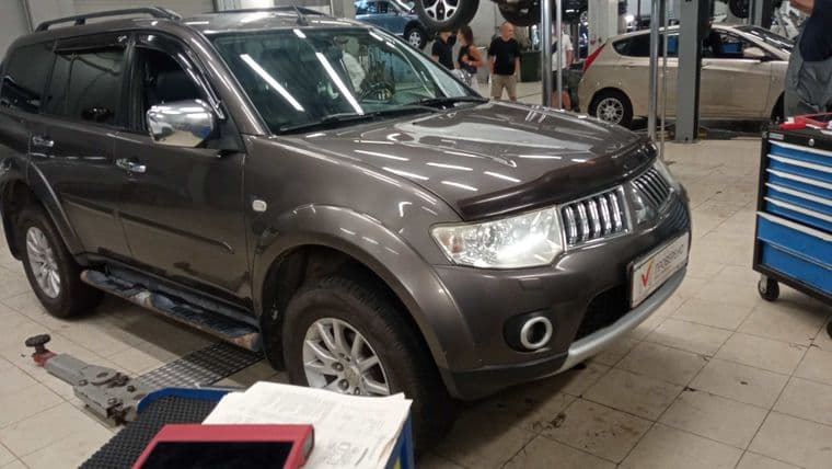 Mitsubishi Pajero Sport, 2011 - вид 2