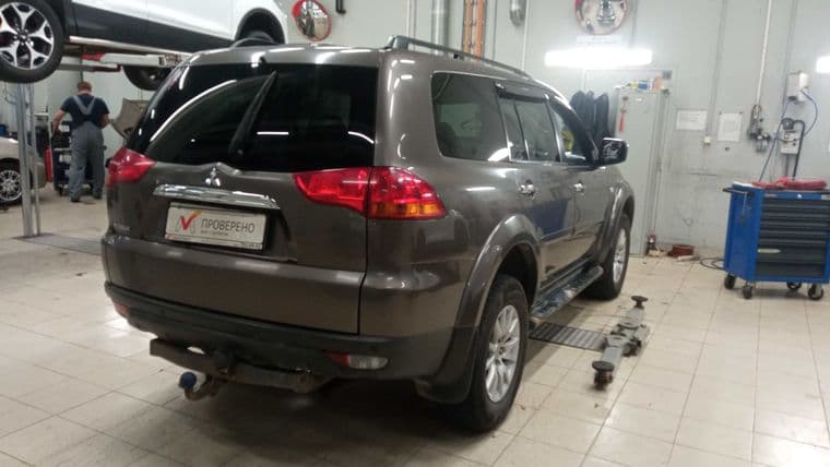 Mitsubishi Pajero Sport, 2011 - вид 3