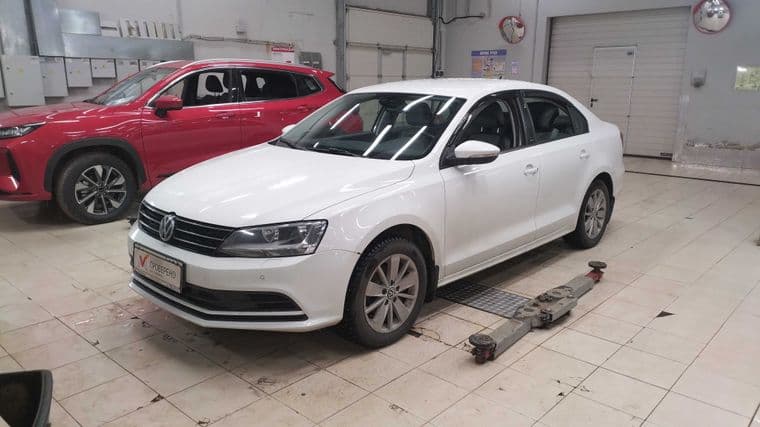 Volkswagen Jetta 2016 года, 106 000 км - вид 1