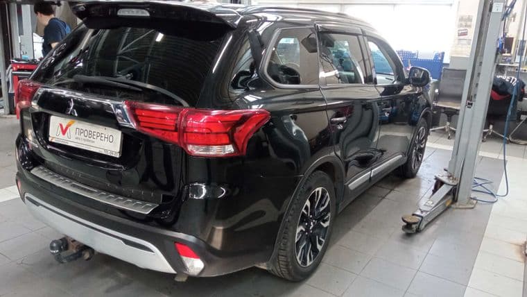 Mitsubishi Outlander, 2022 - вид 2