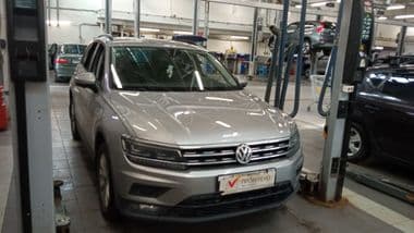 Volkswagen Tiguan 2019 года, 139 232 км - вид 2