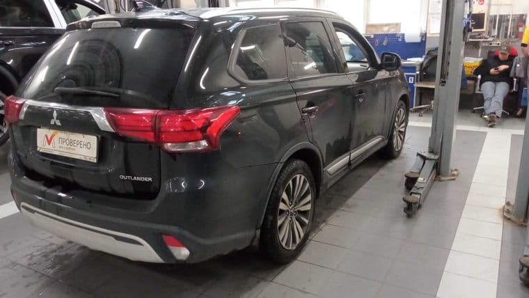 Mitsubishi Outlander, 2019 - вид 2