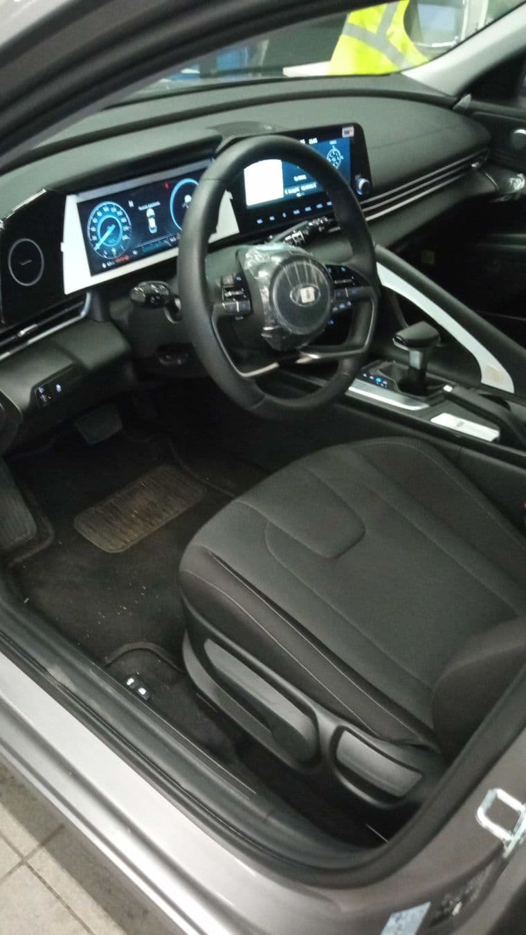 Hyundai Elantra, 2023 - вид 4