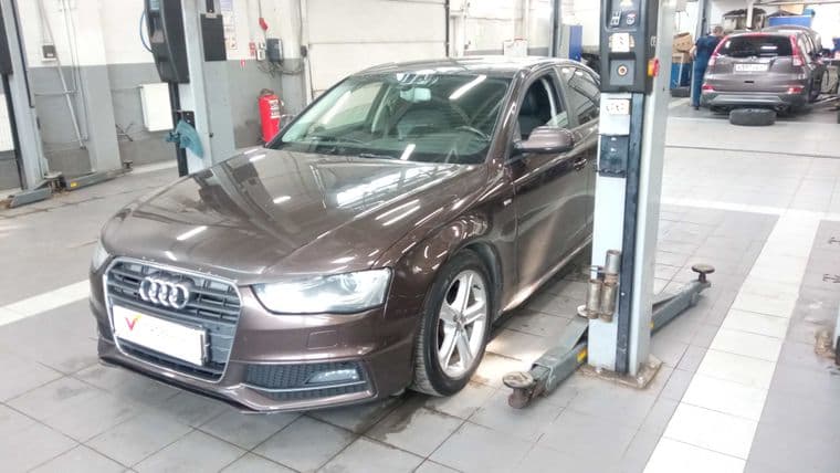 Audi A4 2014 года, 229 086 км - вид 1