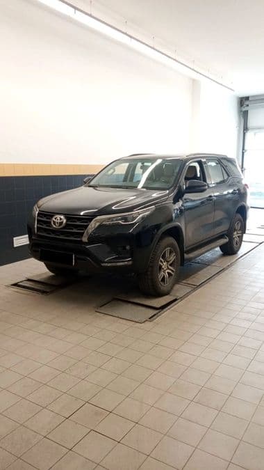 Toyota Fortuner 2021 года, 75 000 км - вид 1