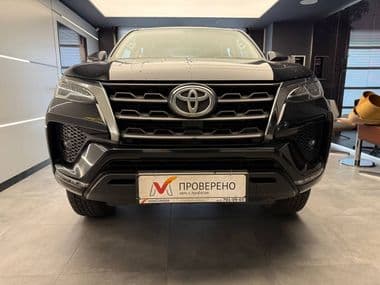Toyota Fortuner 2021 года, 75 000 км - вид 2