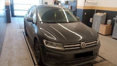 Volkswagen Tiguan 2018 года, 202 373 км - вид 2