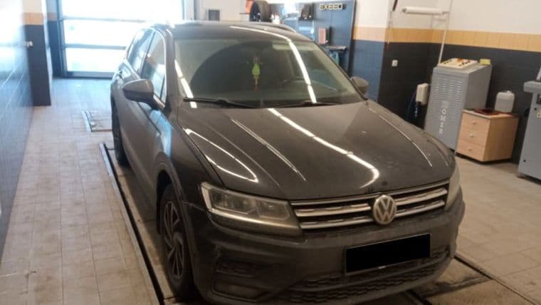 Volkswagen Tiguan 2018 года, 202 373 км - вид 2
