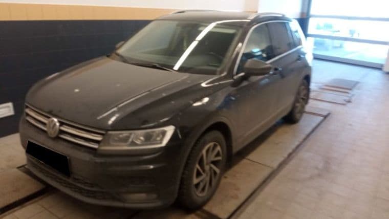 Volkswagen Tiguan 2018 года, 202 373 км - вид 1