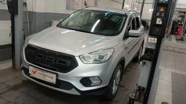 Ford Kuga 2018 года, 318 592 км - вид 1