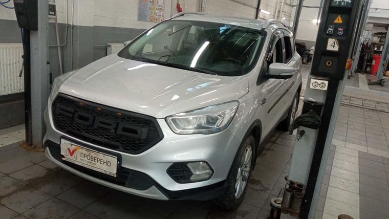 Ford Kuga 2018 года, 318 592 км - вид 1