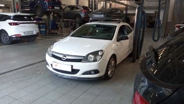 Opel Astra GTC 2010 года, 188 211 км - вид 1