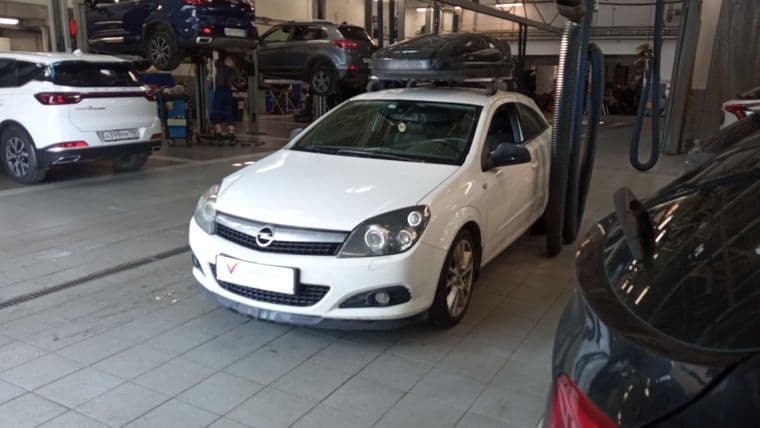 Opel Astra GTC 2010 года, 188 211 км - вид 1