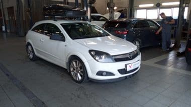 Opel Astra GTC 2010 года, 188 211 км - вид 2