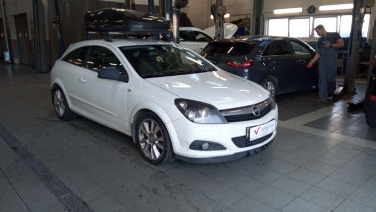 Opel Astra GTC 2010 года, 188 211 км - вид 2