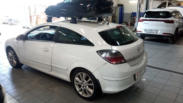Opel Astra GTC, 2010 - вид 3