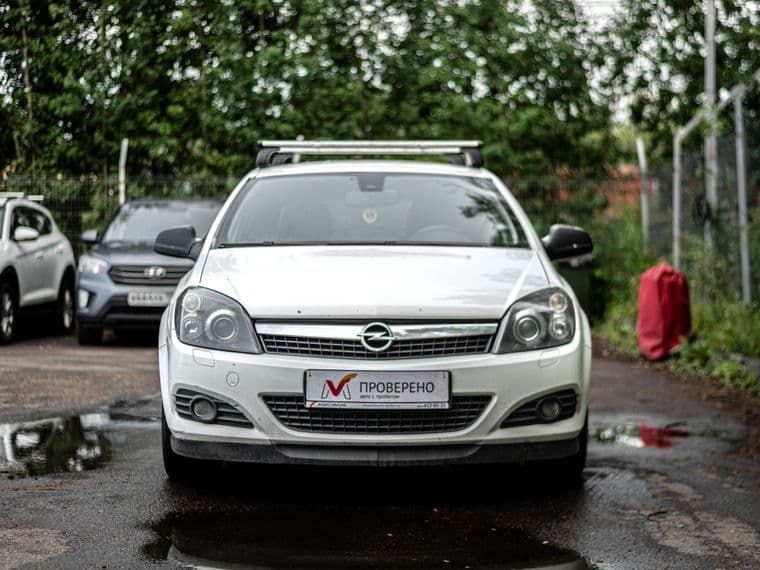 Opel Astra GTC, 2010 - вид 2