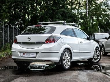 Opel Astra GTC 2010 года, 188 211 км - вид 2