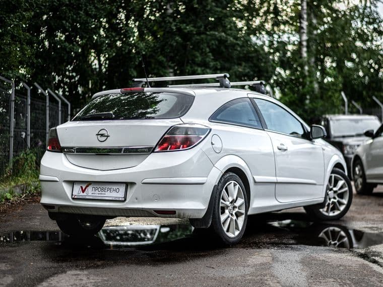 Opel Astra GTC, 2010 - вид 1