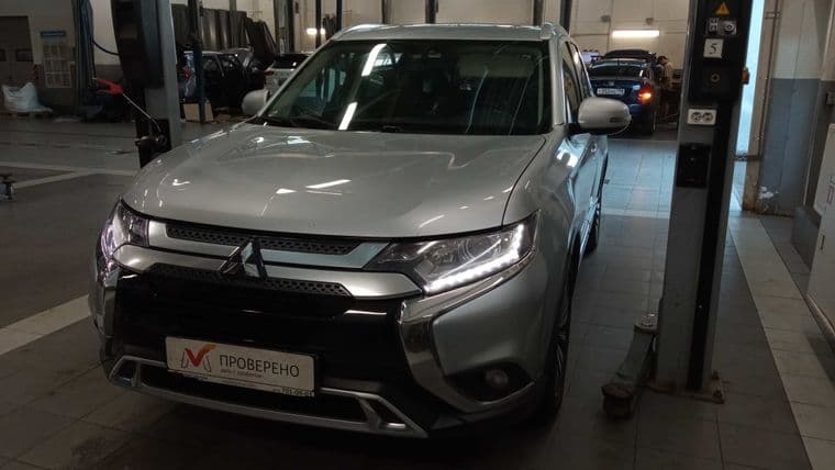 Mitsubishi Outlander 2018 года, 190 000 км - вид 1