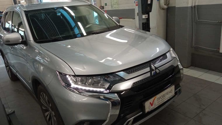 Mitsubishi Outlander, 2018 - вид 1