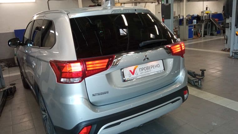 Mitsubishi Outlander, 2018 - вид 3