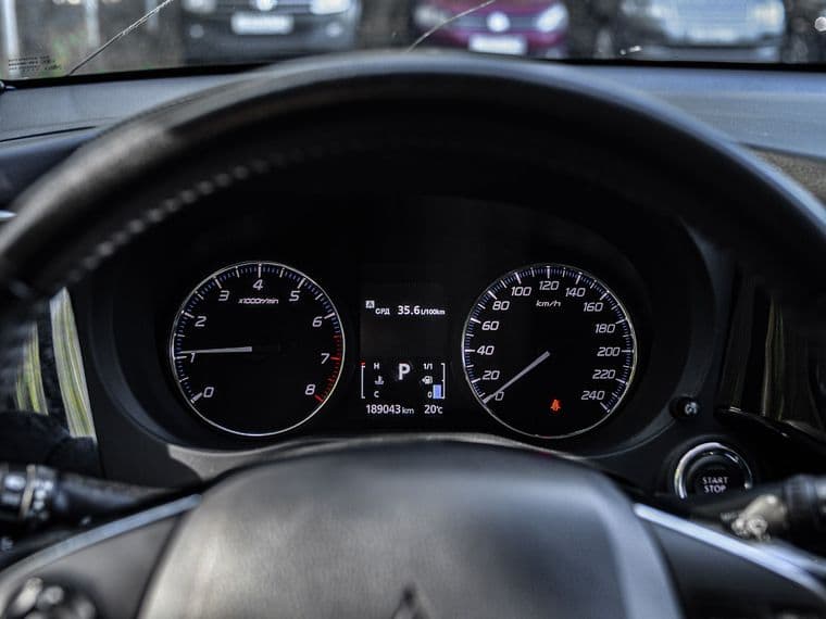 Mitsubishi Outlander, 2018 - вид 4