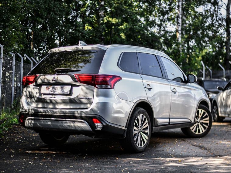 Mitsubishi Outlander, 2018 - вид 1