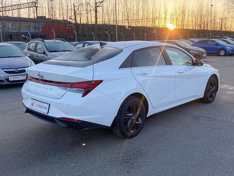 Hyundai Elantra, 2021 - вид 3