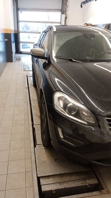 Volvo XC60 2016 года, 147 000 км - вид 2