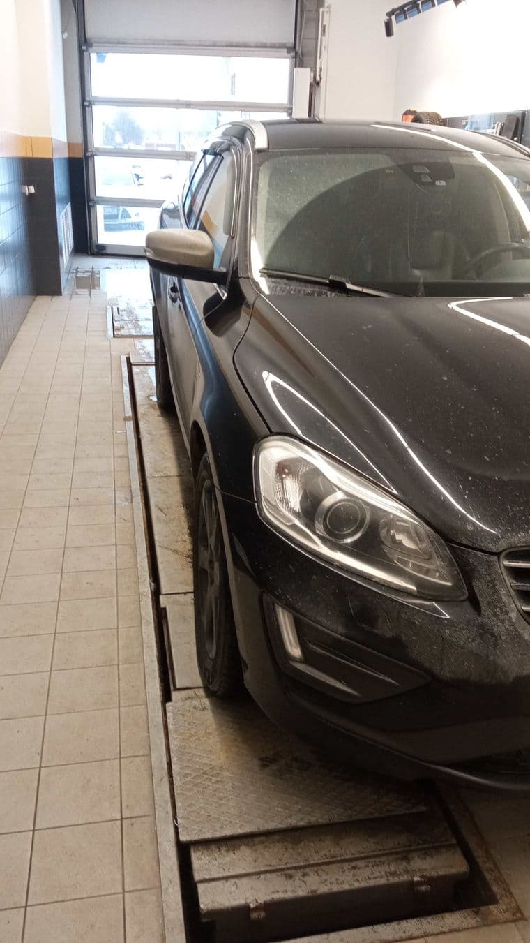 Volvo XC60 2016 года, 147 000 км - вид 2