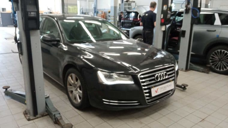 Audi A8 2011 года, 296 638 км - вид 2