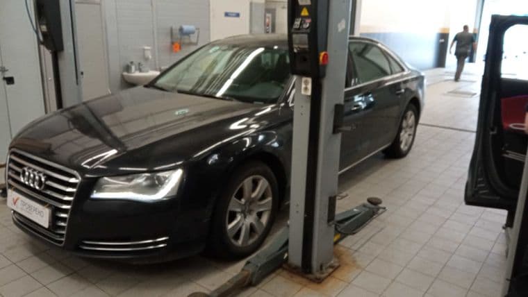 Audi A8 2011 года, 296 638 км - вид 1