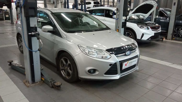 Ford Focus 2014 года, 96 243 км - вид 2