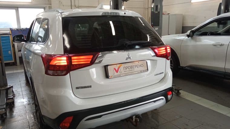 Mitsubishi Outlander, 2019 - вид 3