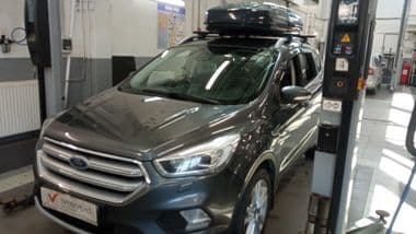 Ford Kuga 2017 года, 157 804 км - вид 1