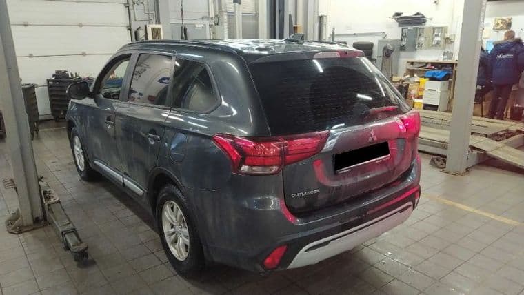 Mitsubishi Outlander, 2022 - вид 3