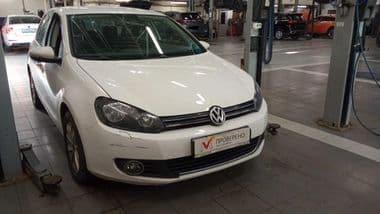 Volkswagen Golf 2012 года, 213 000 км - вид 2