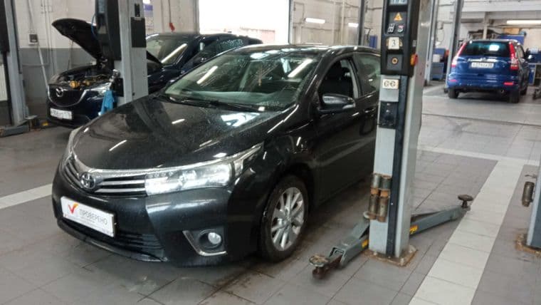 Toyota Corolla 2015 года, 163 167 км - вид 1