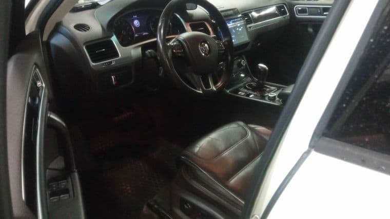 Volkswagen Touareg, 2011 - вид 4
