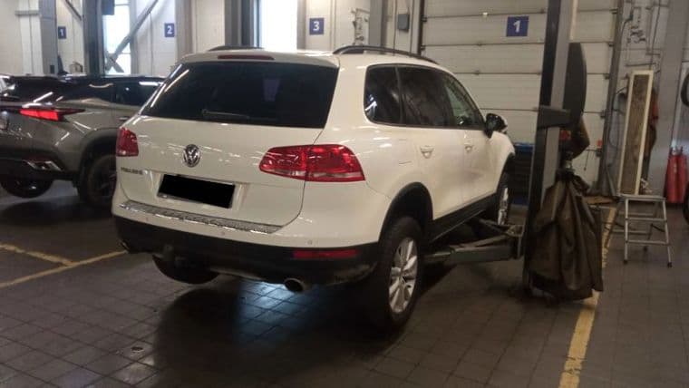 Volkswagen Touareg, 2011 - вид 2
